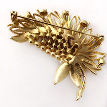 Load image into Gallery viewer, Lisner 1960s faux pearl and gold-tone brooch
